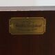 Cabinet à boissons flammé en acajou et satin style Sheraton Revival