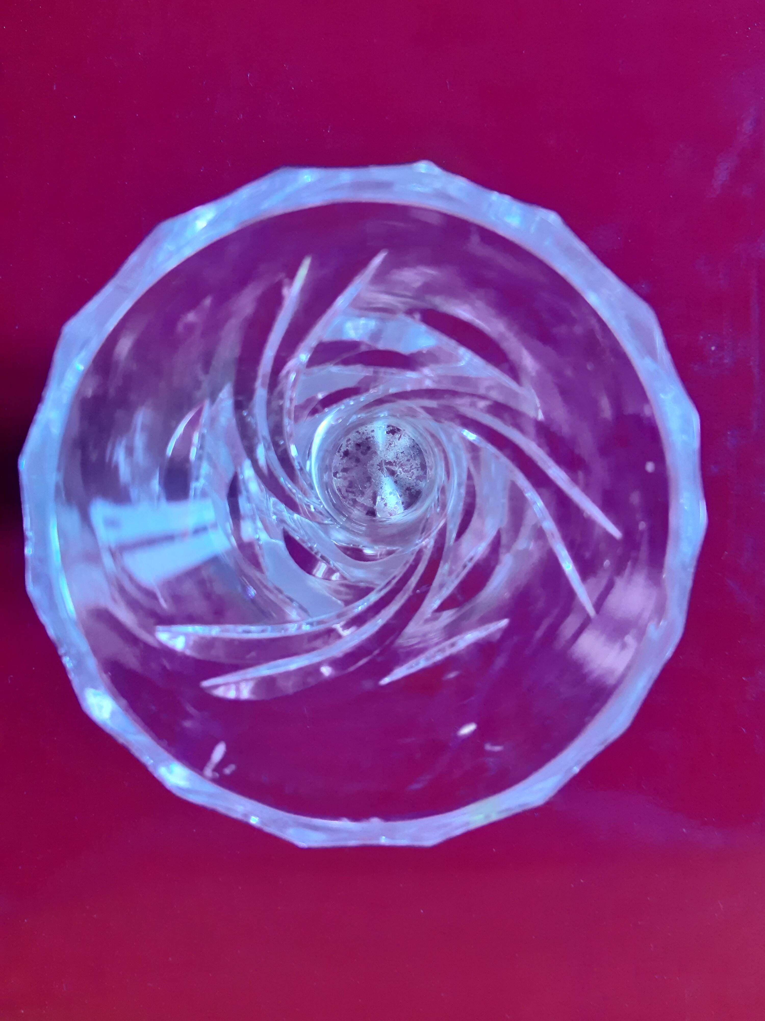 Petit vase en cristal ciselé