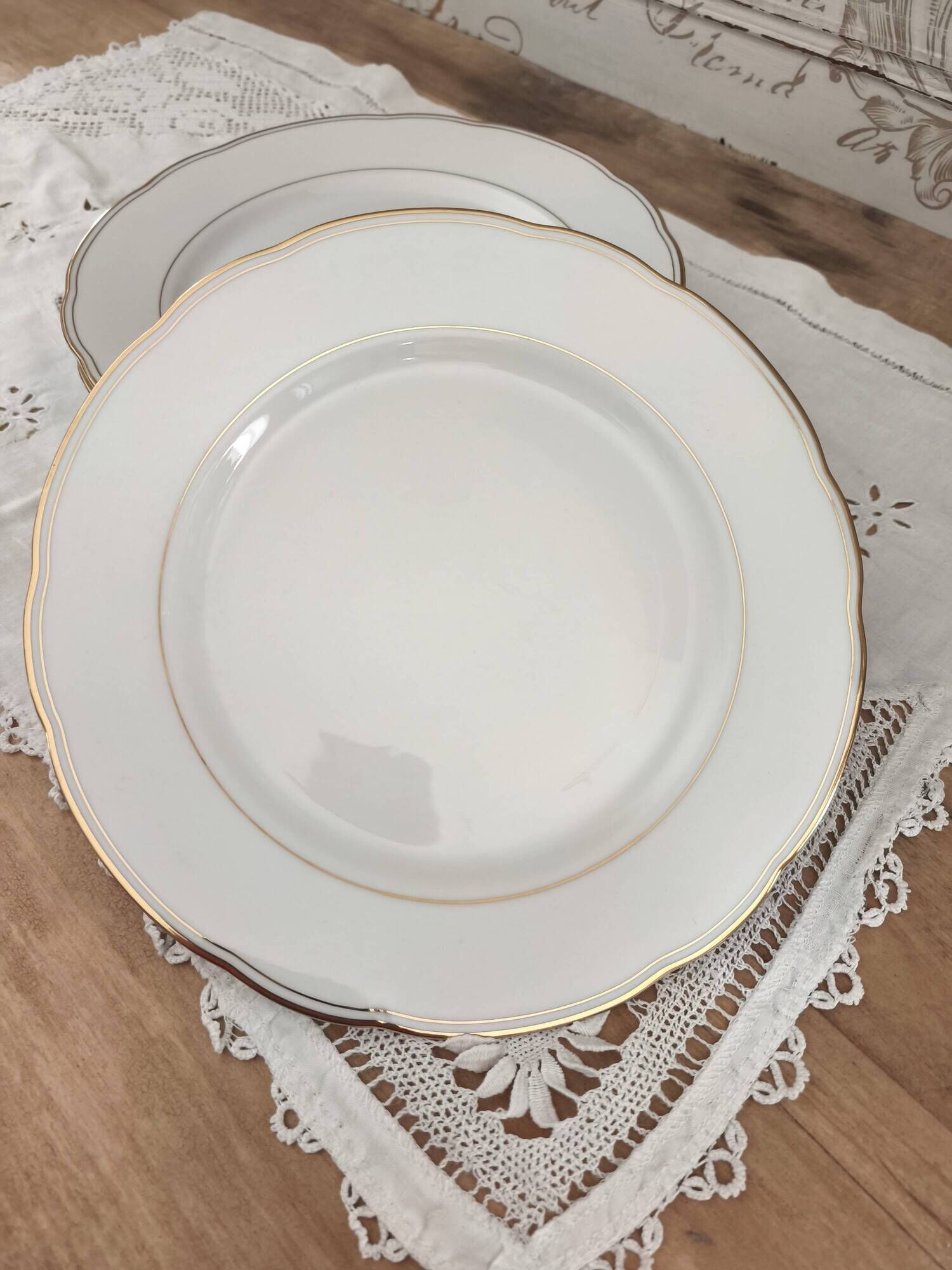 Set of 6 flat plates in fine white Bohemian porcelain with a gold rim.