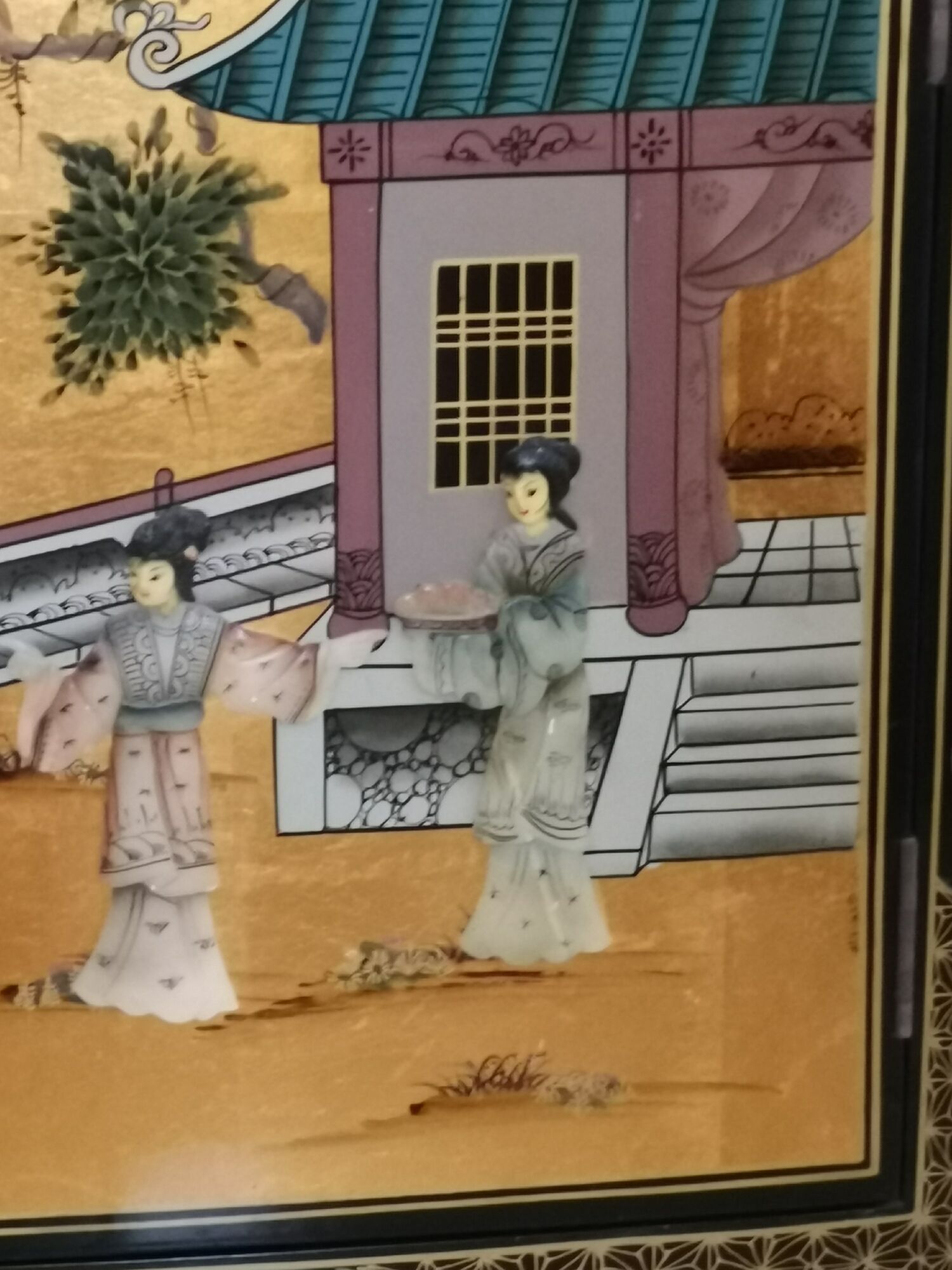 Buffet of black and gold laqué Chinese storage with relief subjects decorated flowers painted birds