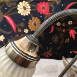 Lampe à poser et sa suspension en laiton et corolle en verre