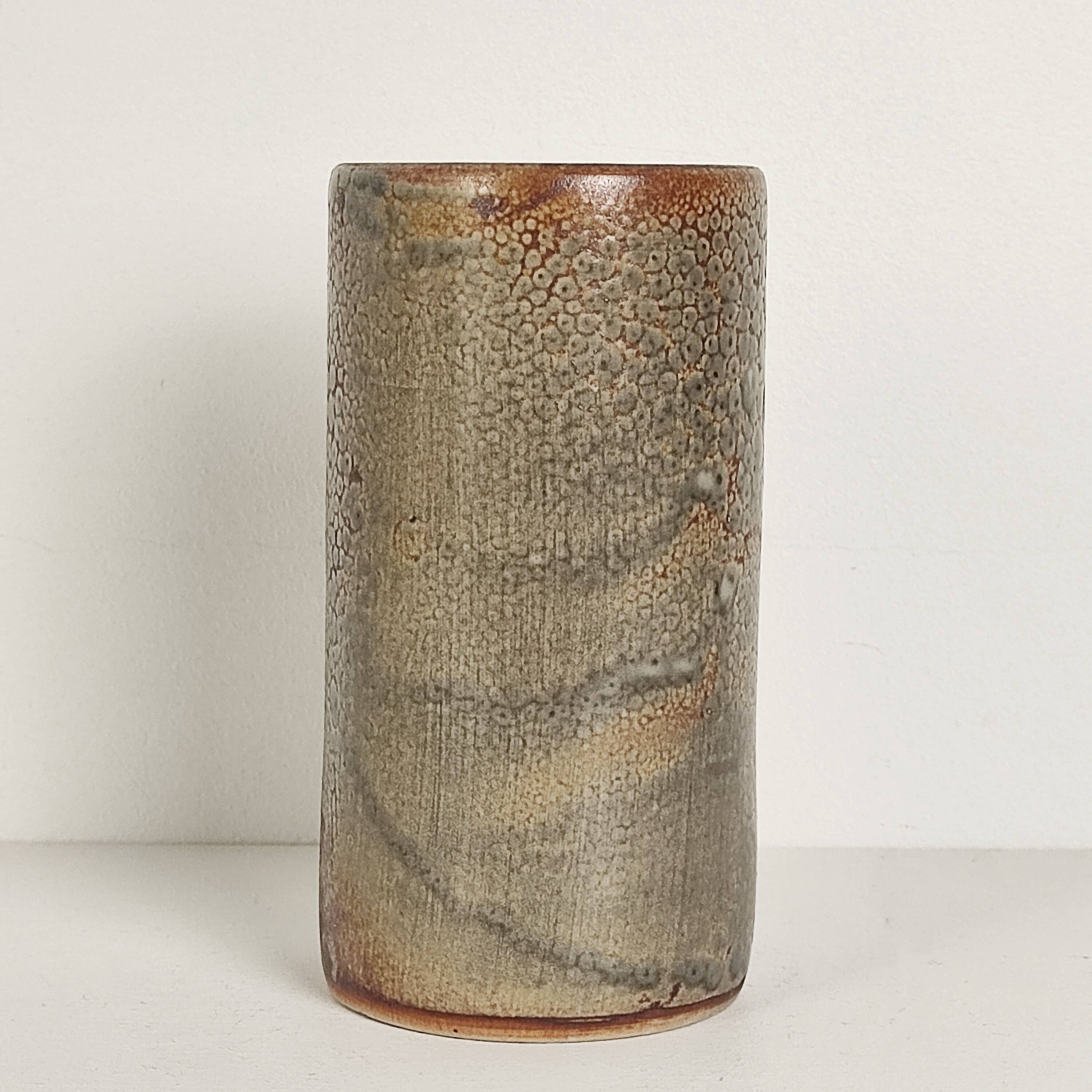 Ceramic roller vase