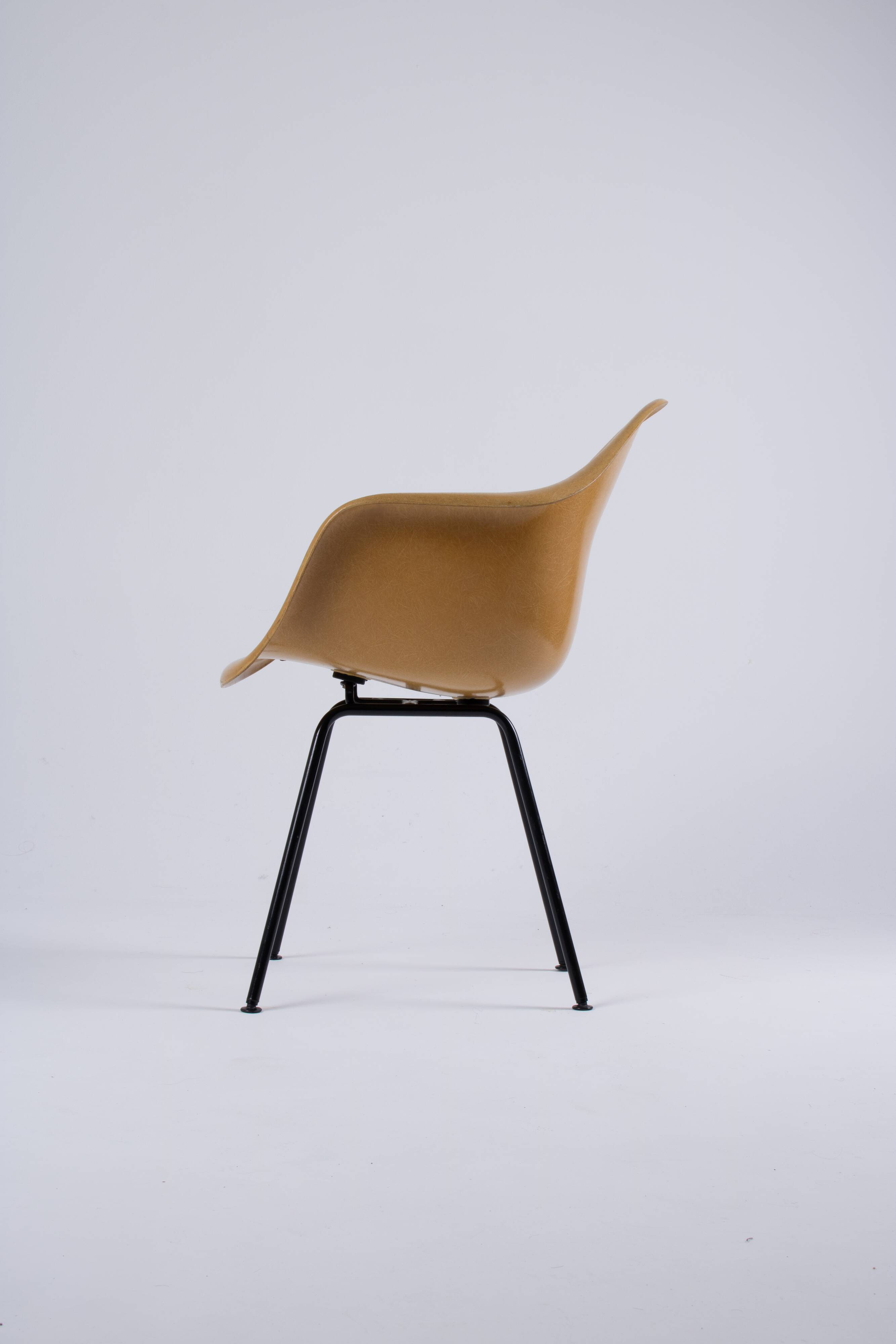 DAX Eames in fibreglass – Light Ochre – Herman Miller / Vitra – circa 19