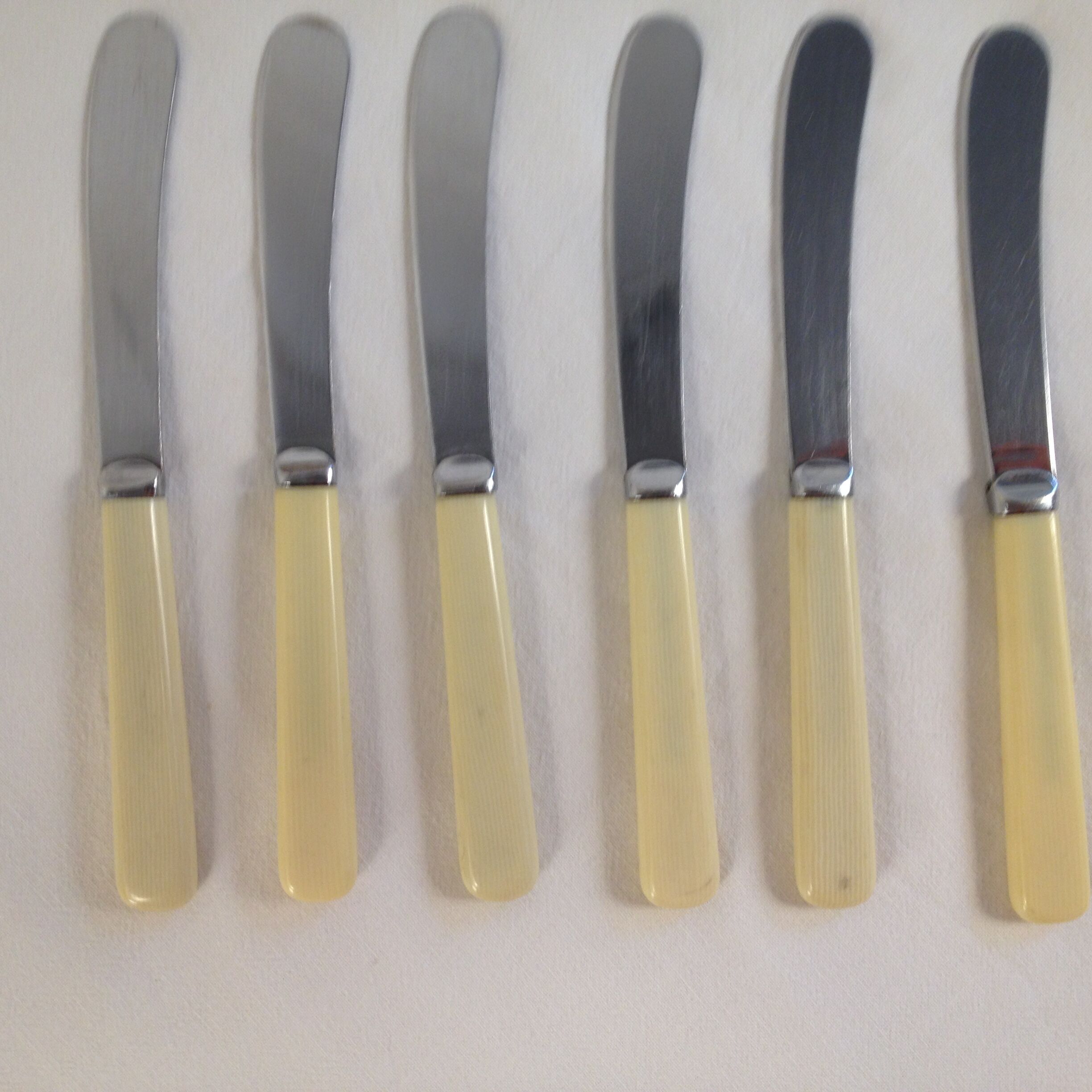 6 English butter knives