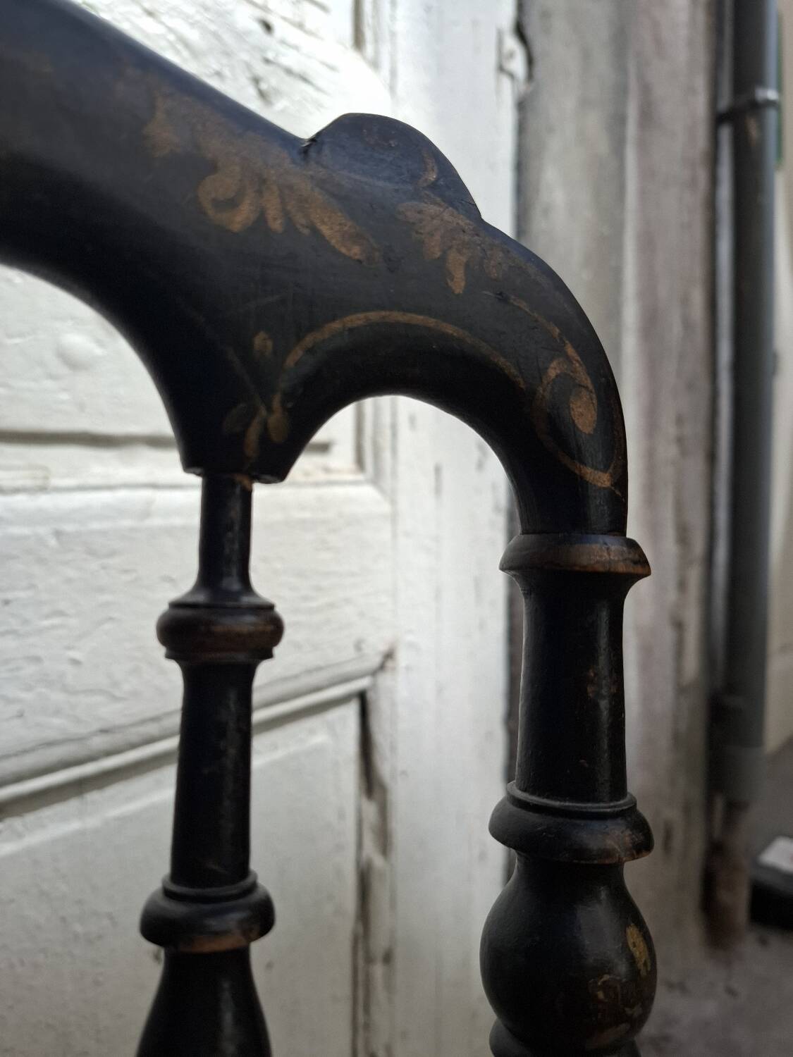 Paire de chaises Napoléon III noir et velours rose