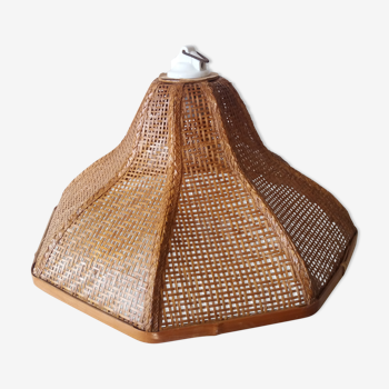 Hanging lamp in wicker