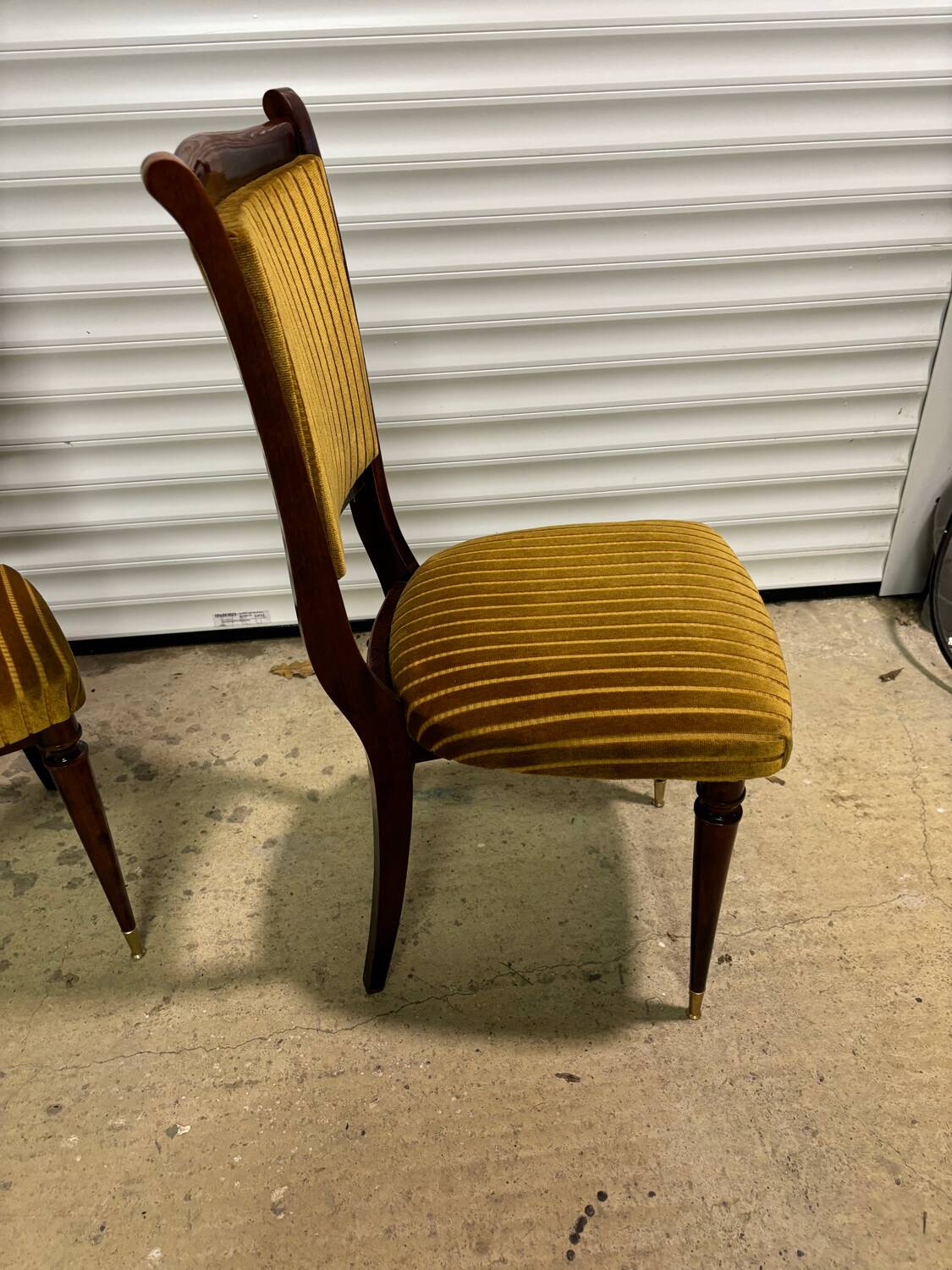 Vintage chair single-piece assembly