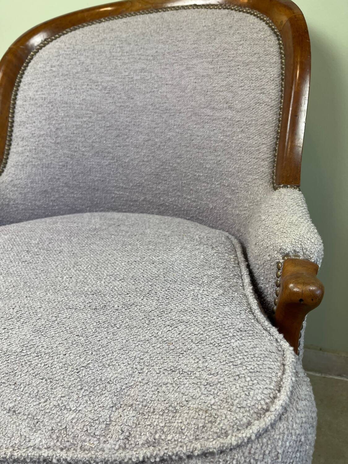 Fauteuil Louis Philippe  en bois et tissu lilas