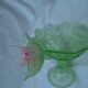 Paire de coupes drageoirs en verre pressé taillé vert absinthe