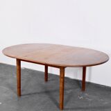 Table ronde extensible en teck danois des années 50.