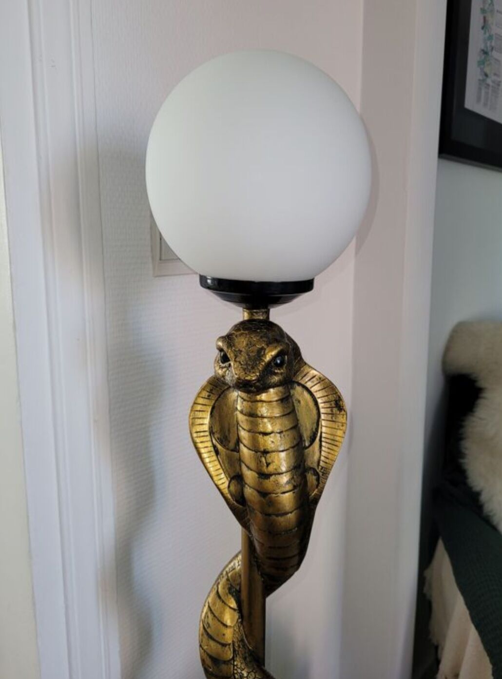 Snake floor lamp