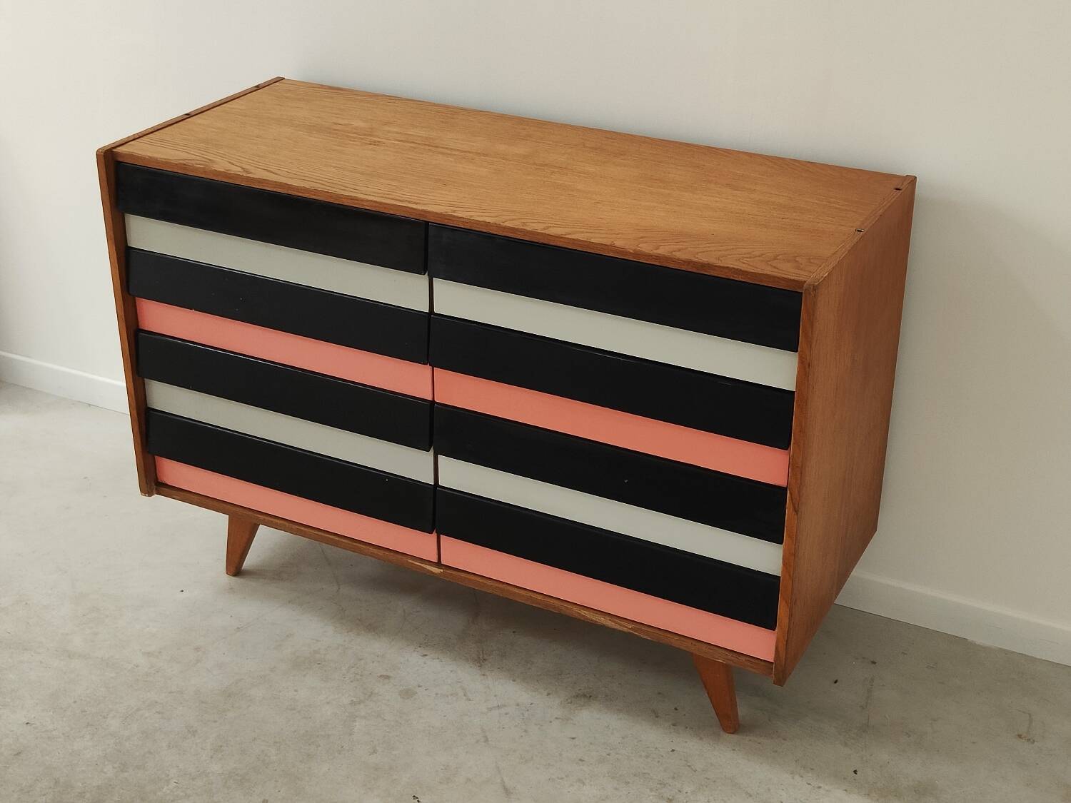 U-453 pink chest of drawers with 8 drawers by Jiri Jiroutek for Interier Praha 1960