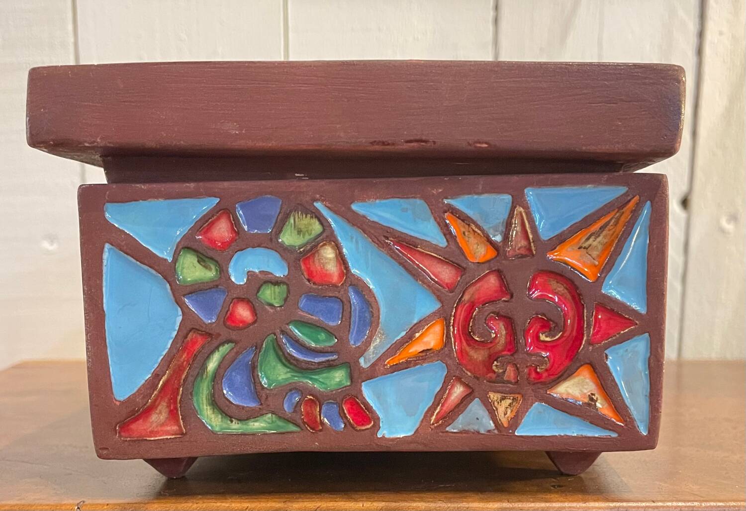Ceramic box by Gabrielle Mankiewicz