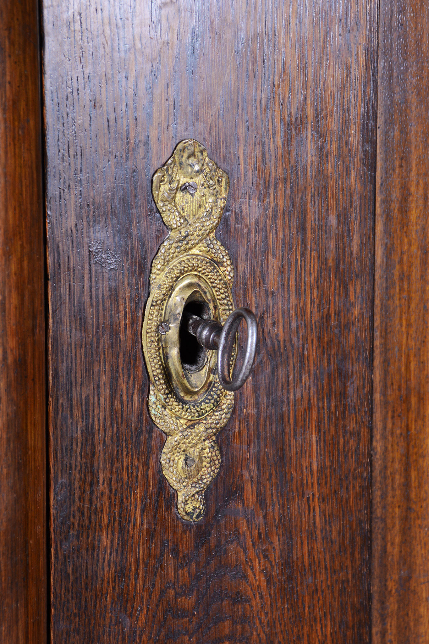 Armoire en chêne massif Biedermeier du XIXème siècle, restaurée, Tchéquie, années 1830