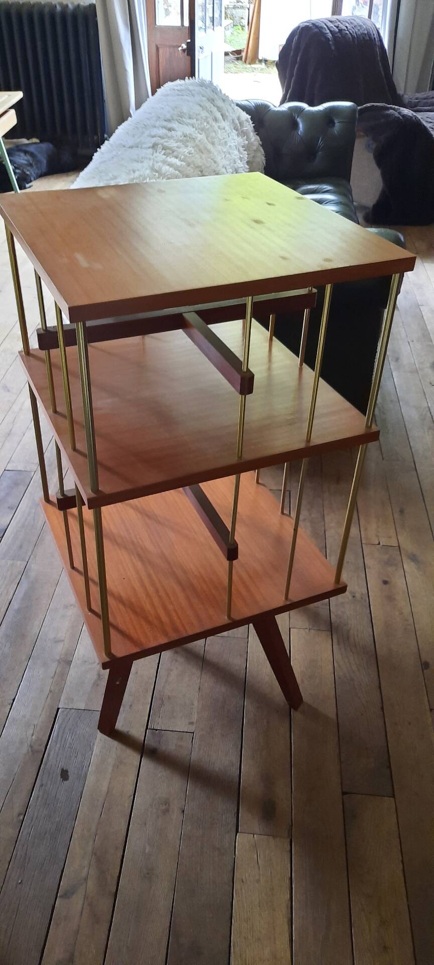 Rotating floor bookshelf