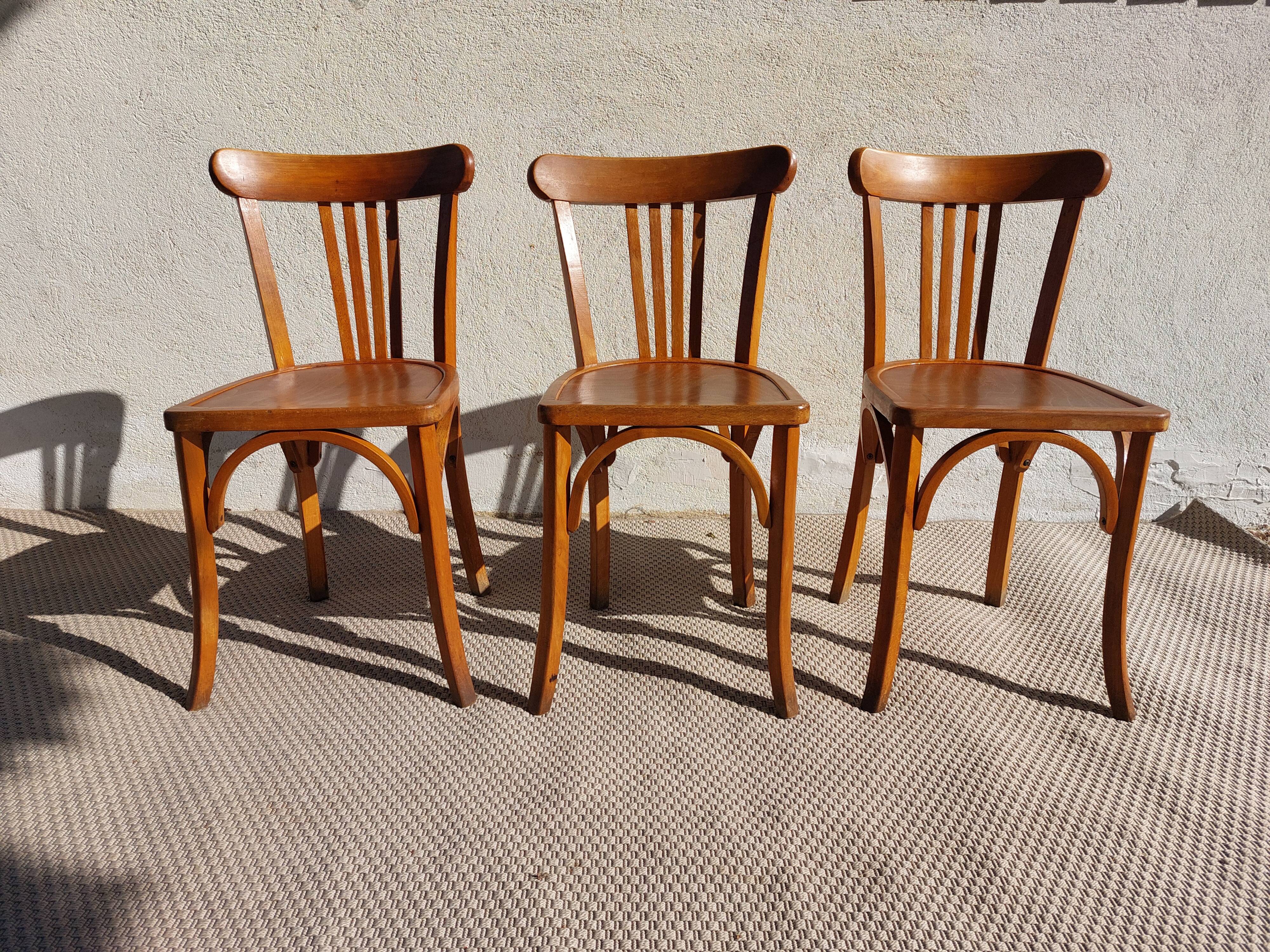 3 chaises + 1 tabouret