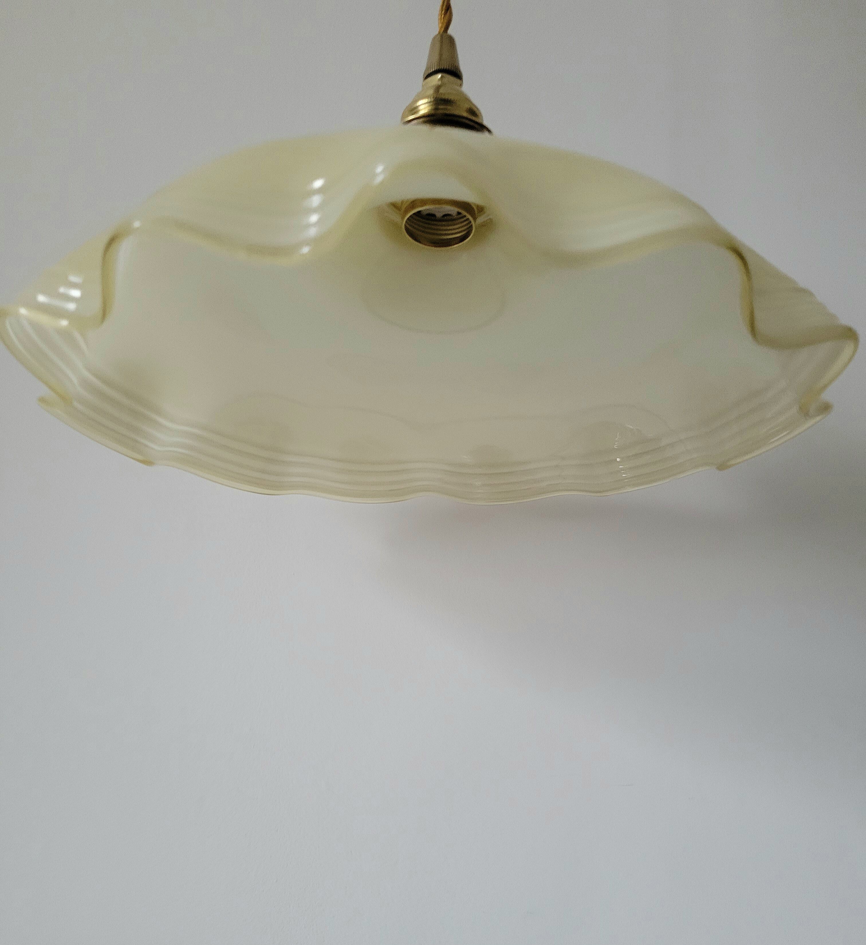 Yellow opaline suspension