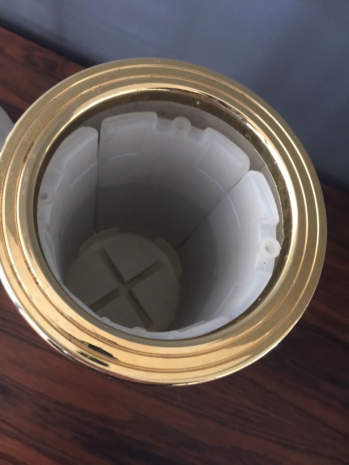 Wine or champagne cooler with door glasses