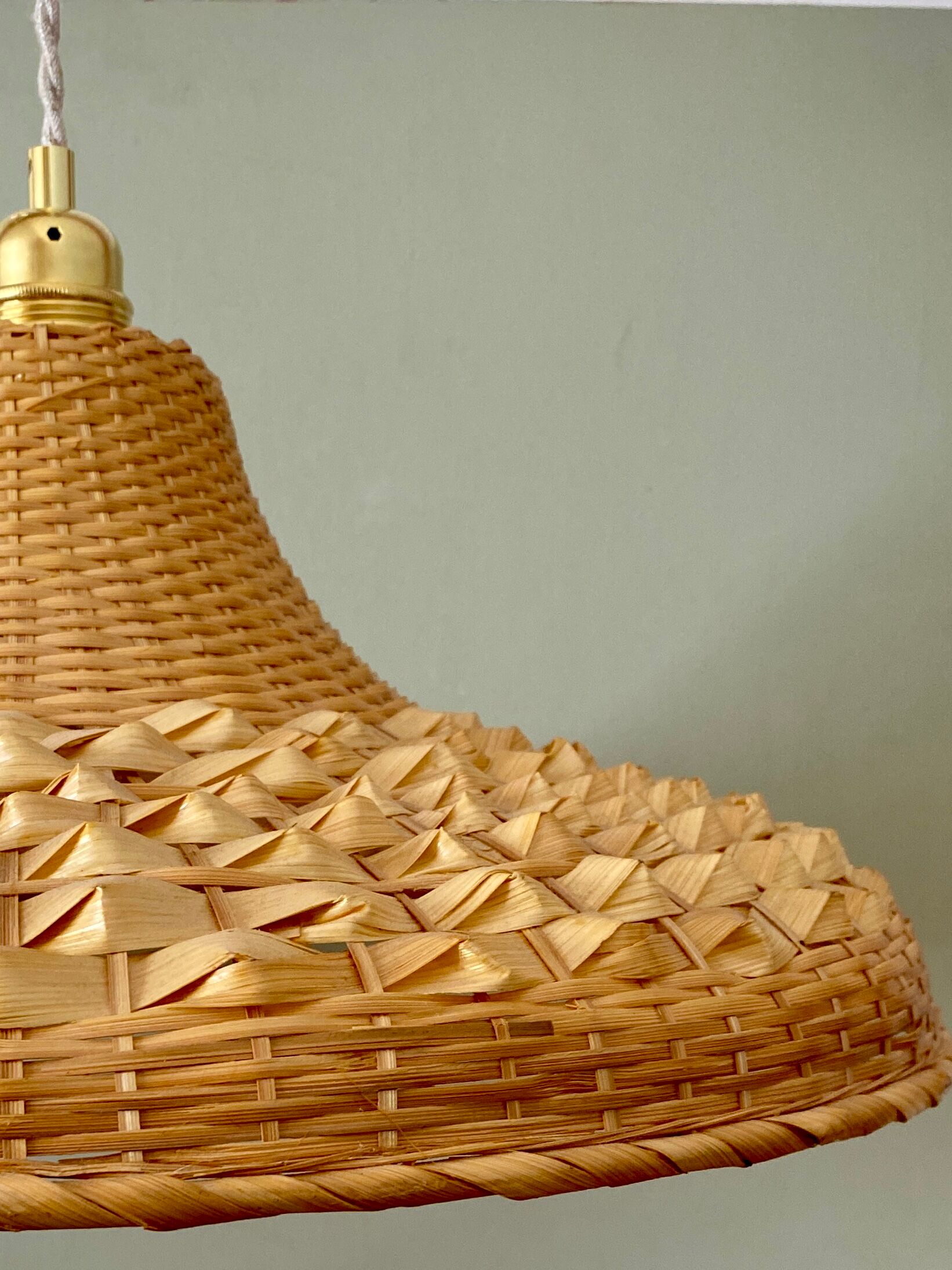 Vintag lampshade suspension in natural material