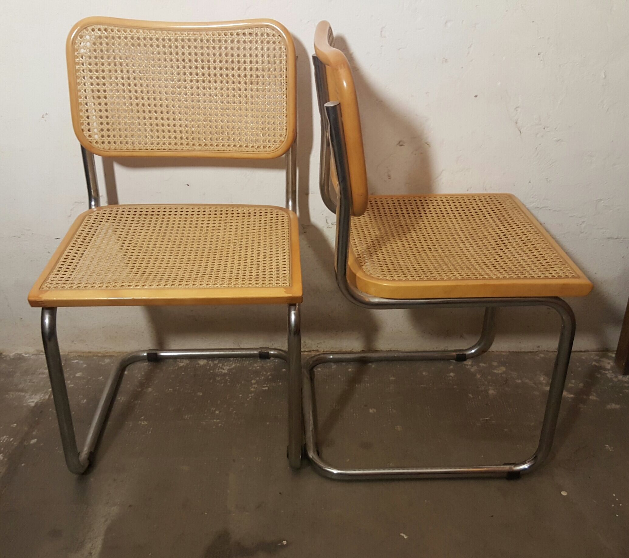 Paire de chaises B32