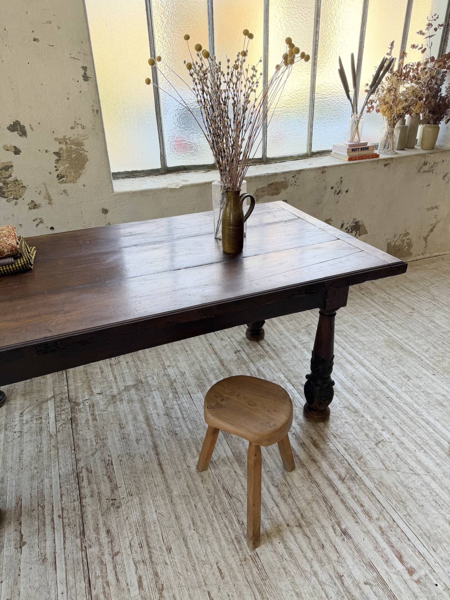 19th-century castle table, carved solid oak, 190cm.
