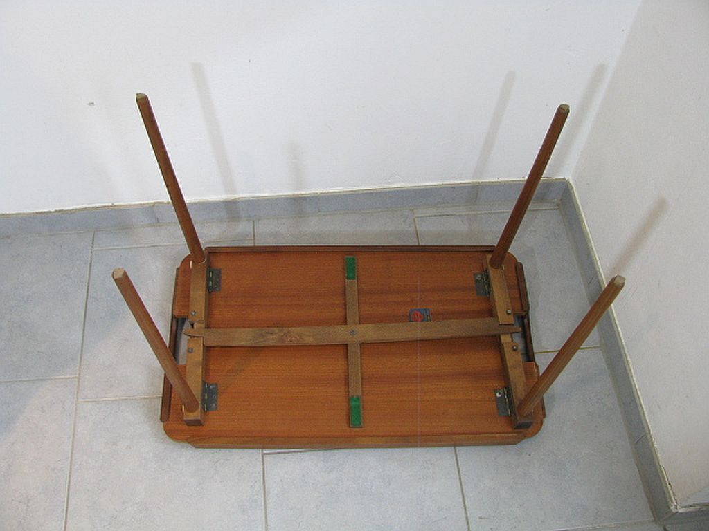 Table d'appoint plateau de service Aase Dreieri Ganddal Norvège  en teck et chêne années 1960