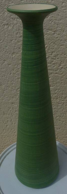 Large green plaster soliflore