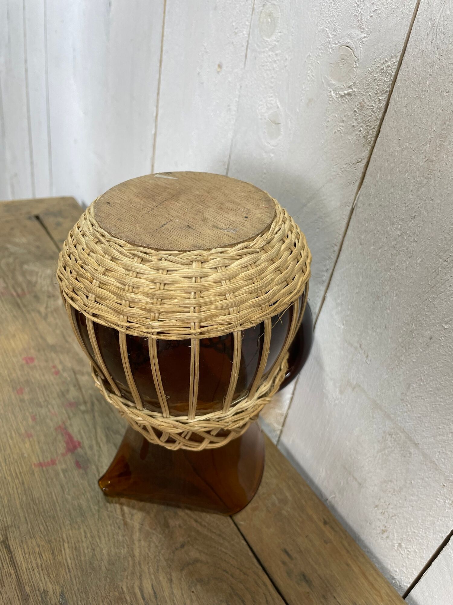 Carafe and glasses in amber glass and rattan