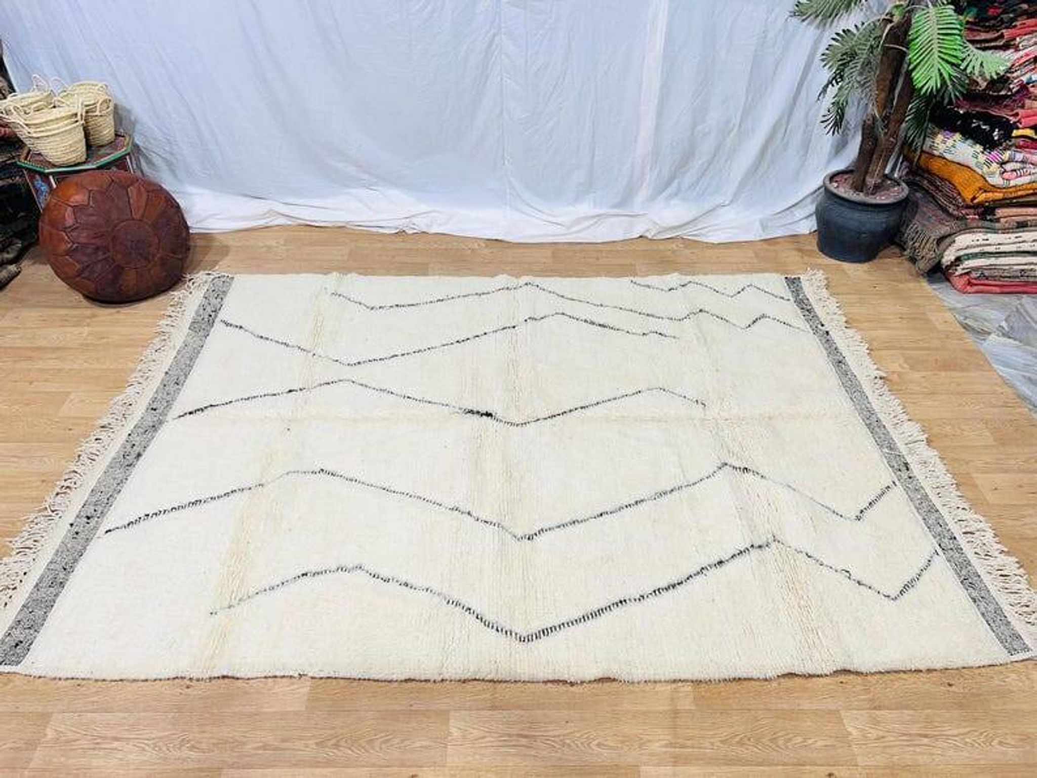 Large traditional handwoven Azilal Berber rug, size 3/4 m.
