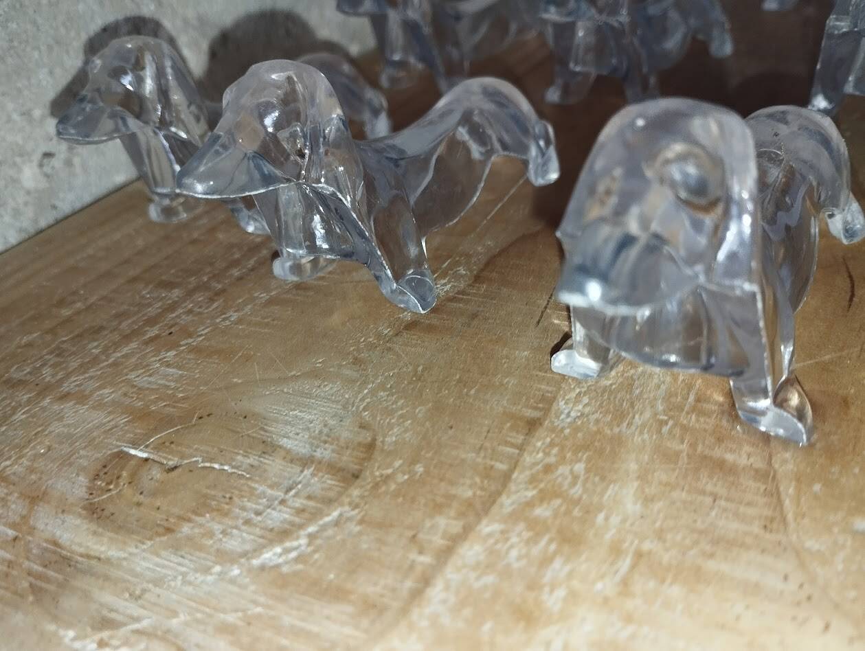 Set of 12 Danone knife rests – Dogs – Bakelite / hard plastic – Year