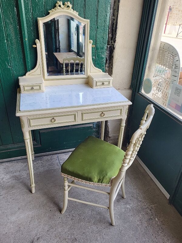 Coiffeuse de toilette avec sa chaise
