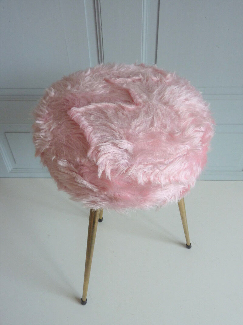 Stool tripod rug pink 70