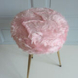 Stool tripod rug pink 70