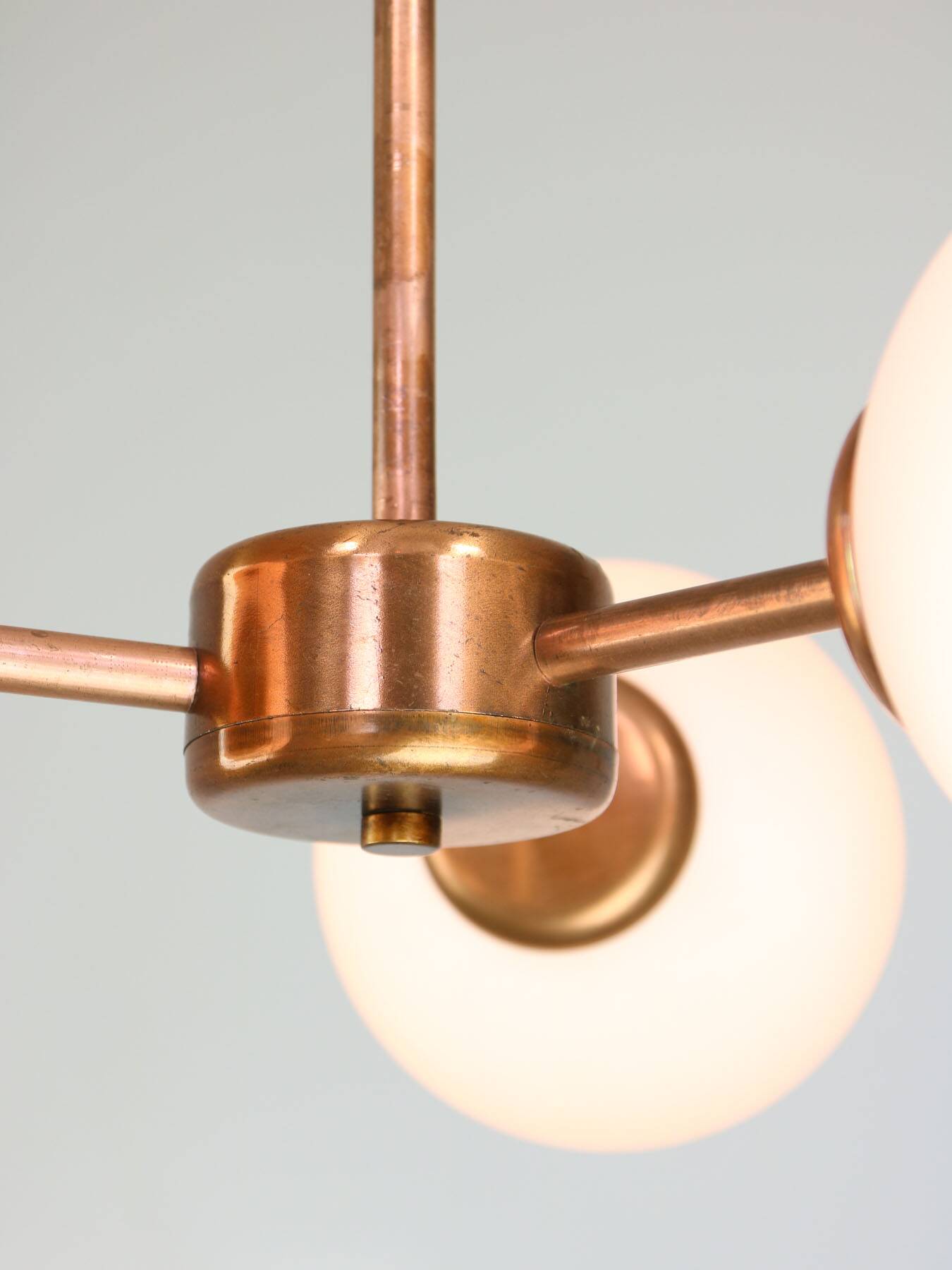 Mid-Century Modern Italian Chandelier in Copper and Opaline Glass, 1960s