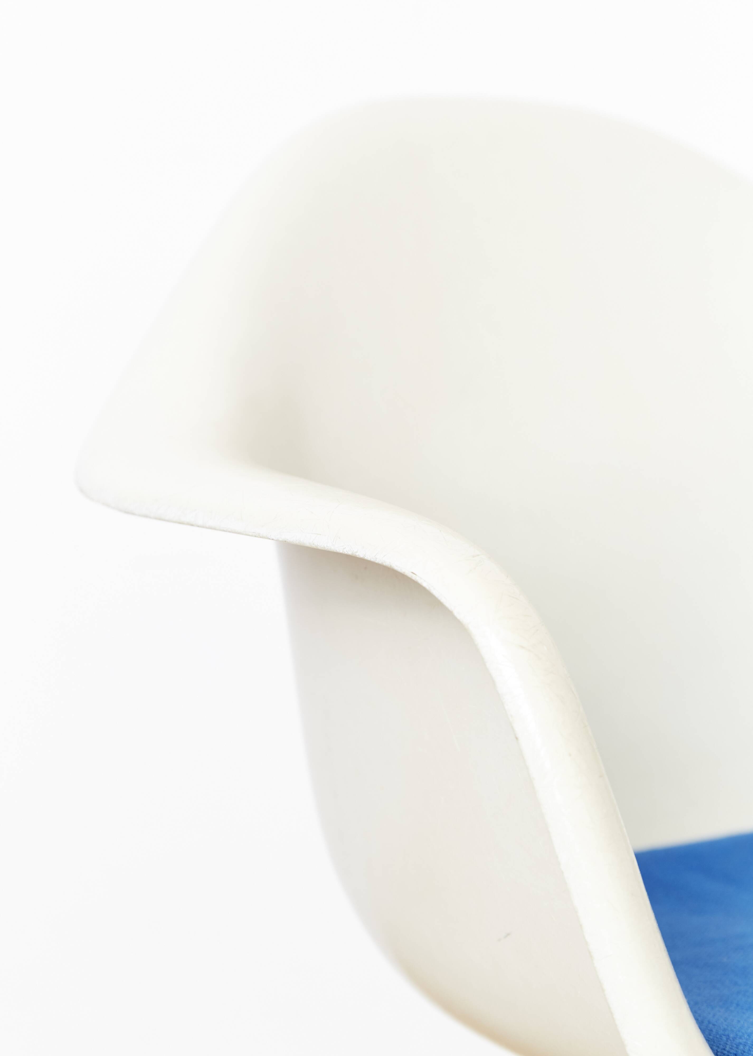 Off-White La Fonda Fiberglas Chair by Charles & Ray Eames for Herman Miller