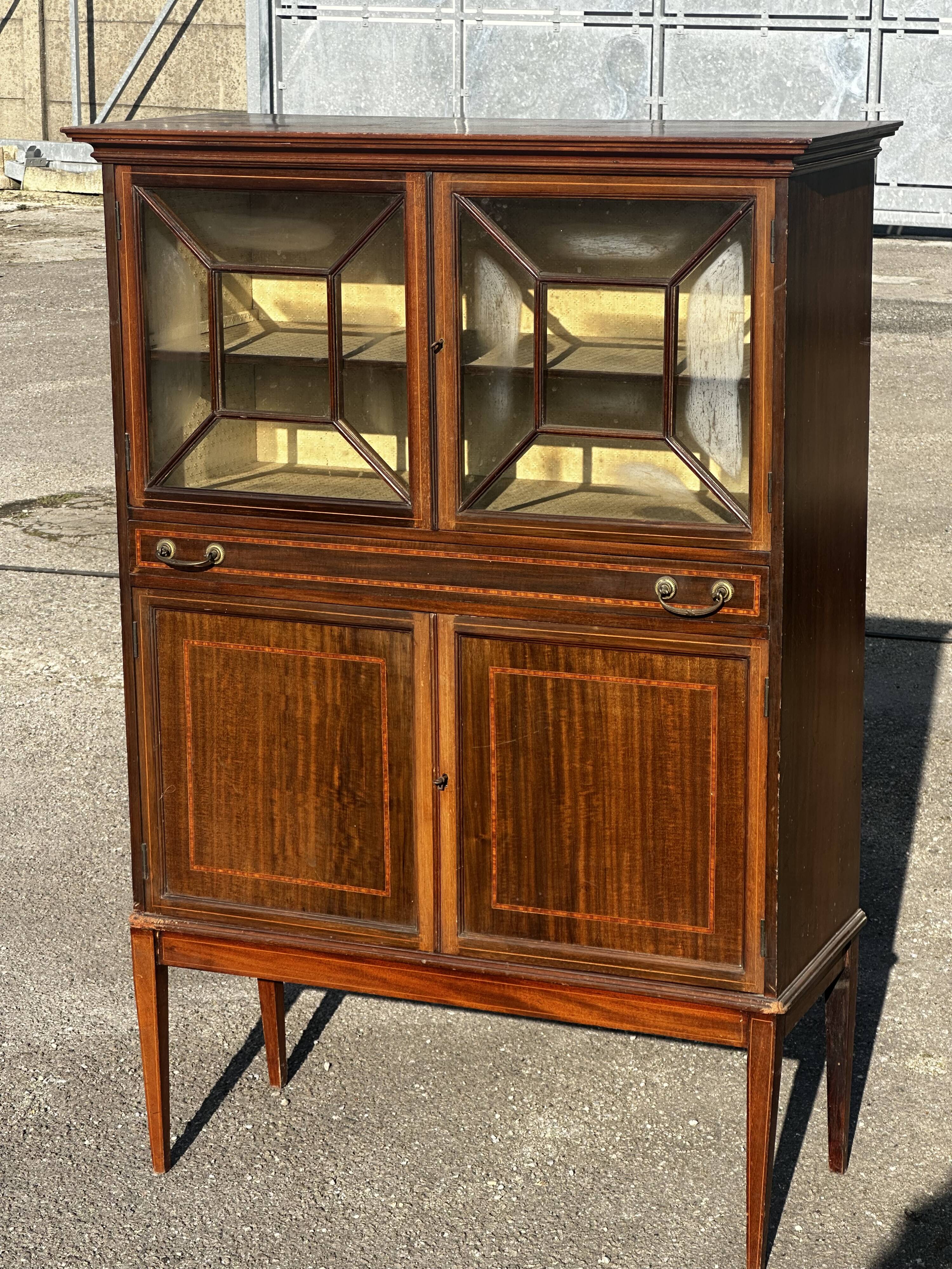 Vitrine buffet en acajou début XX e - Royaume Uni