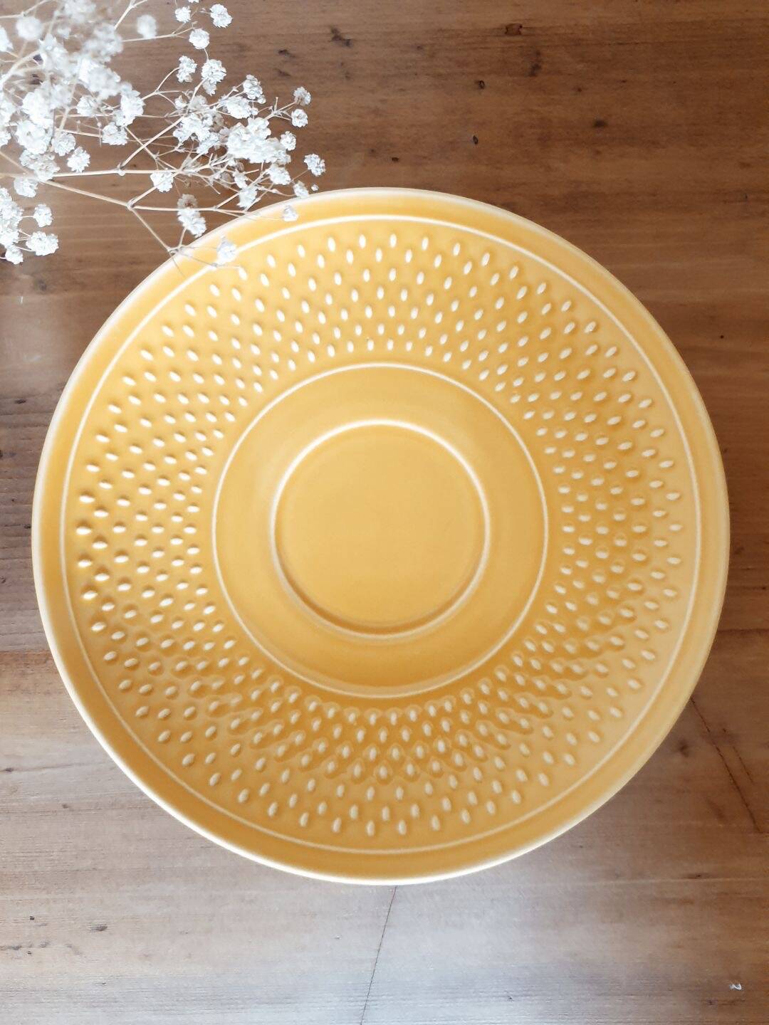 Duo of grain of rice cups and saucers