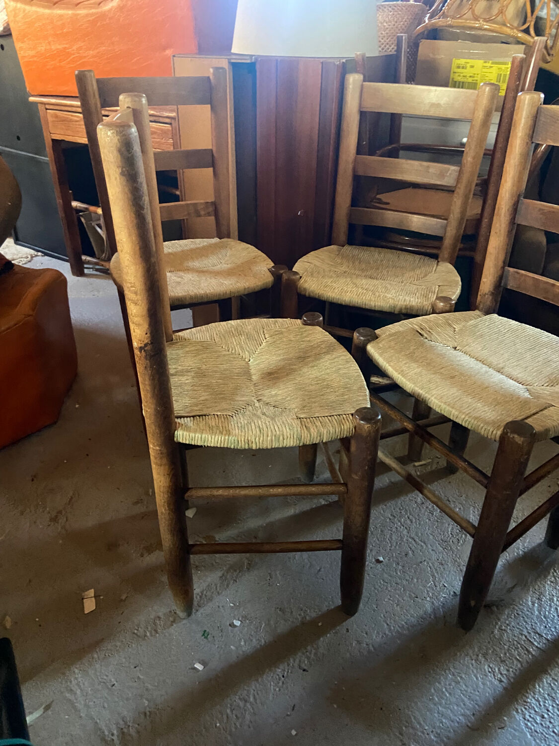 Series of 4 oak chairs mulched 50s