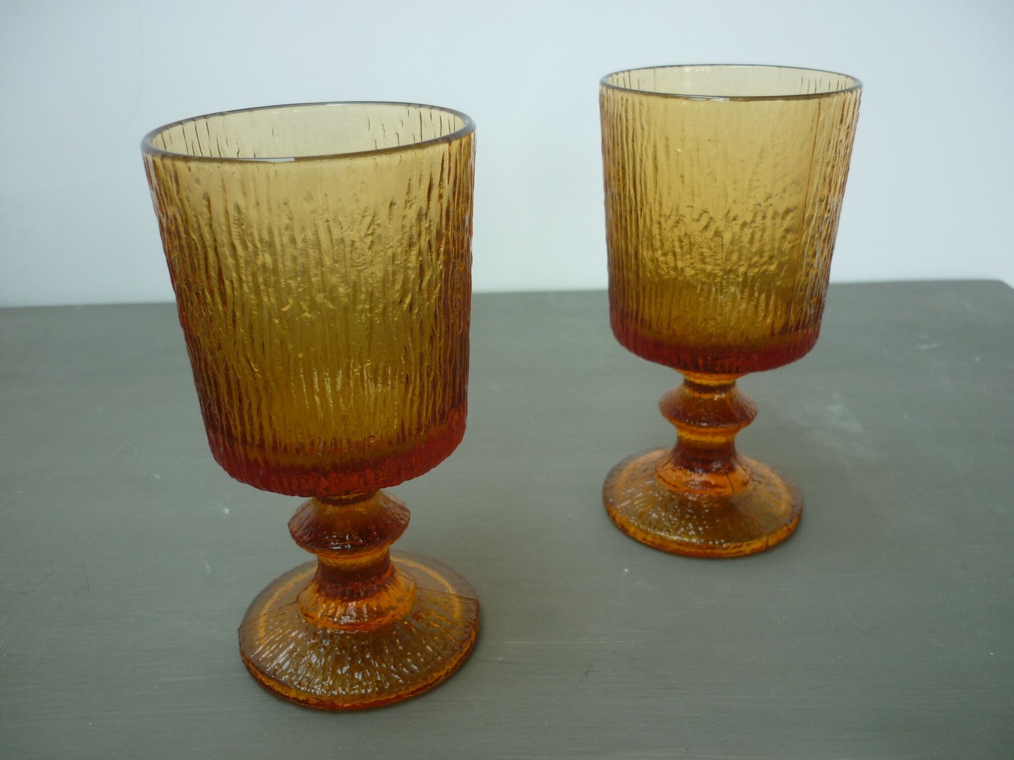 2 amber glass foot glasses