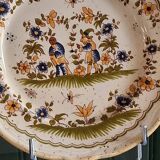 Plate "Reproduction Vieux Moustiers" in very good condition.