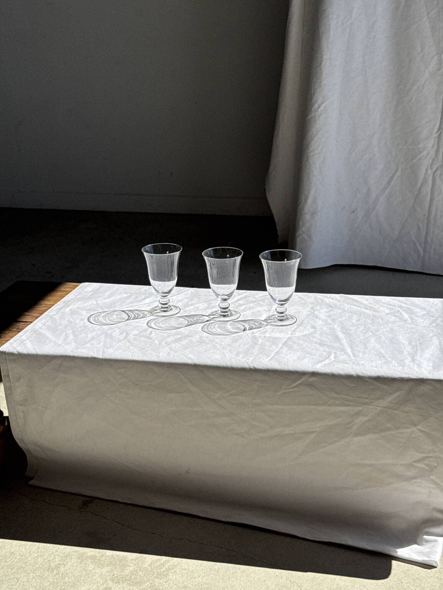 Set of 3 vintage stemmed glasses in clear glass H14 D10