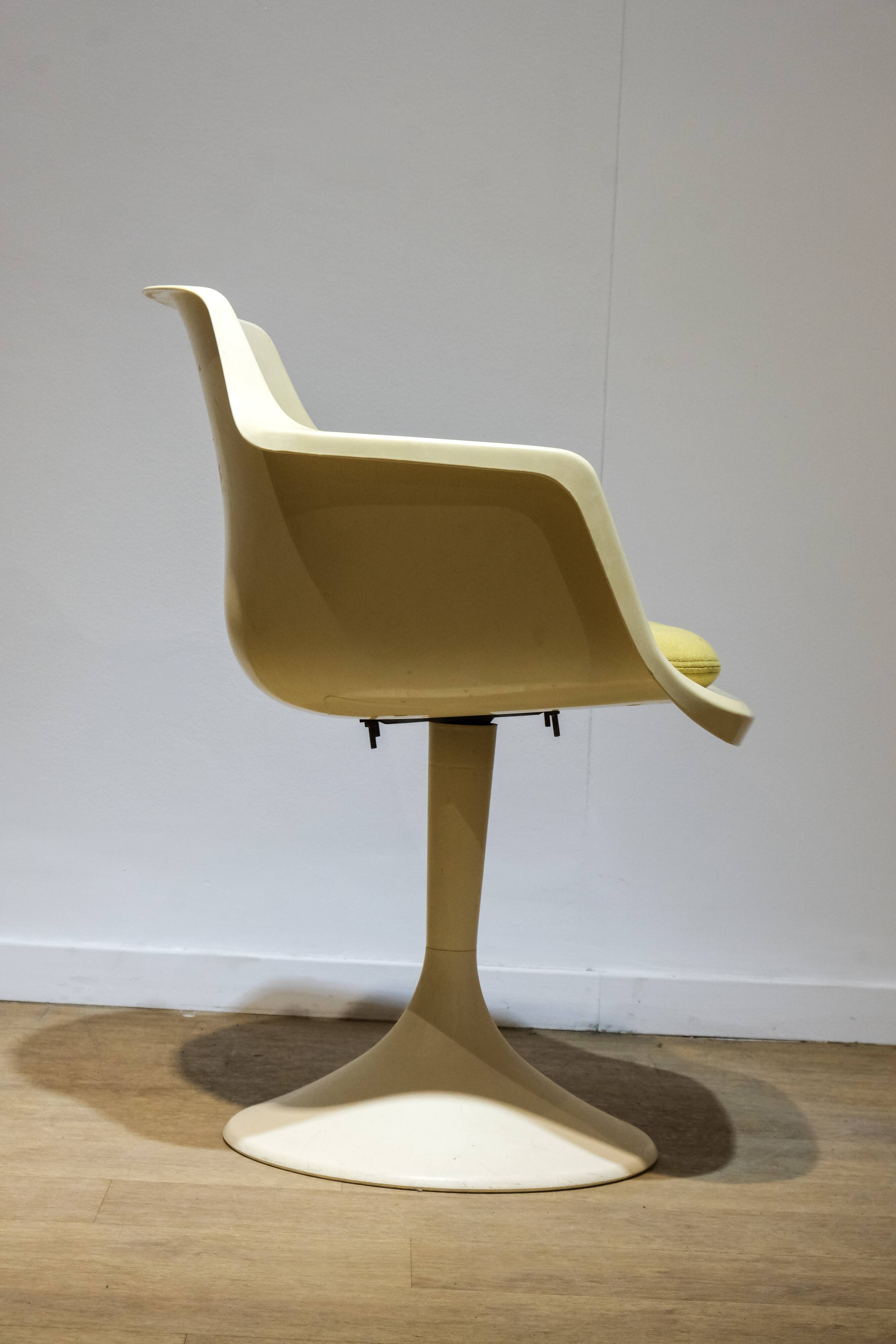 Swivel chair