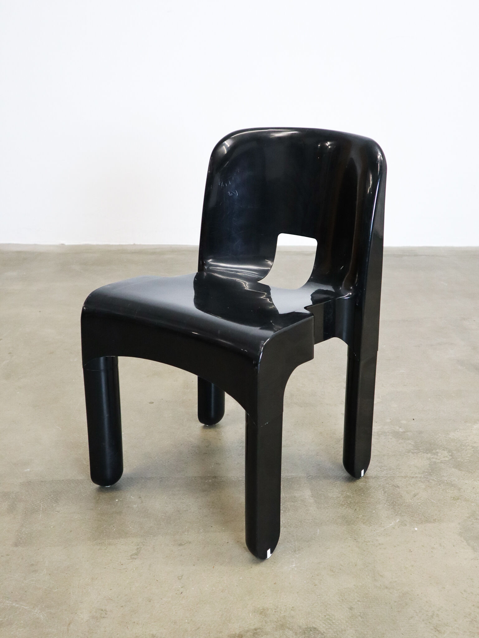 Joe Colombo Universale chairs black