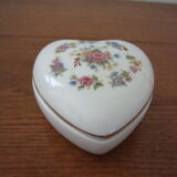Jewelry box English porcelain in the shape of a heart decorated flowers