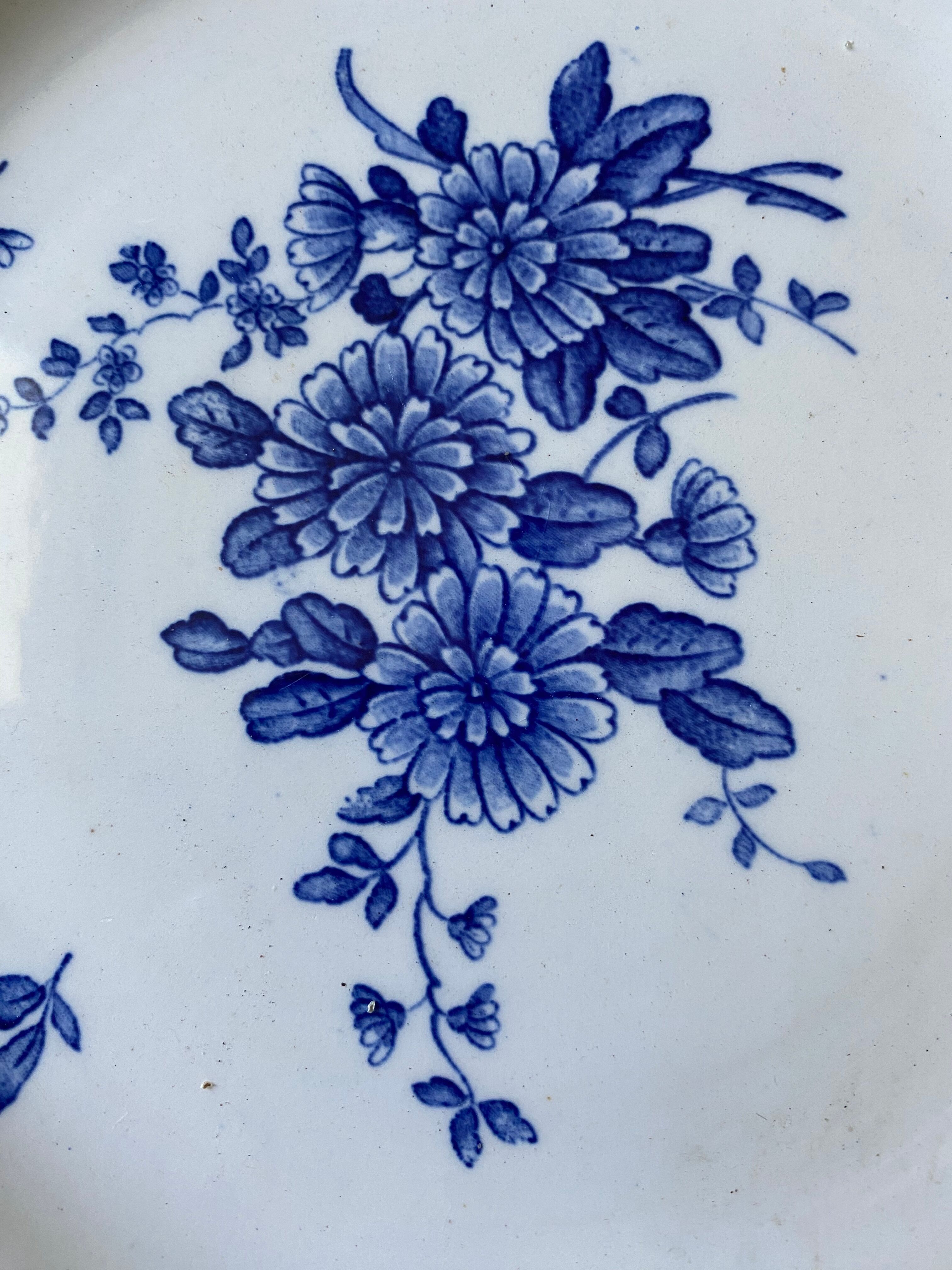 Assiette décor floral bleu KG Luneville
