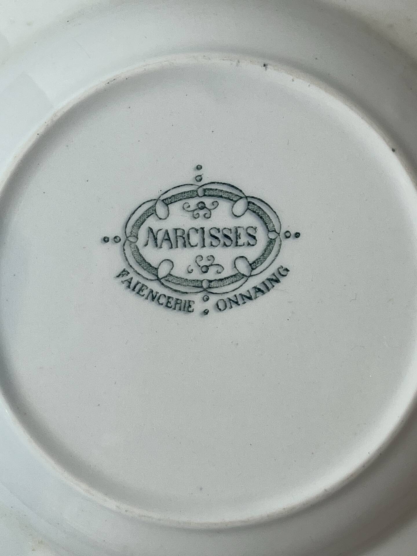 Set of 9 deep plates, ironstone Narcisses Onnaing
