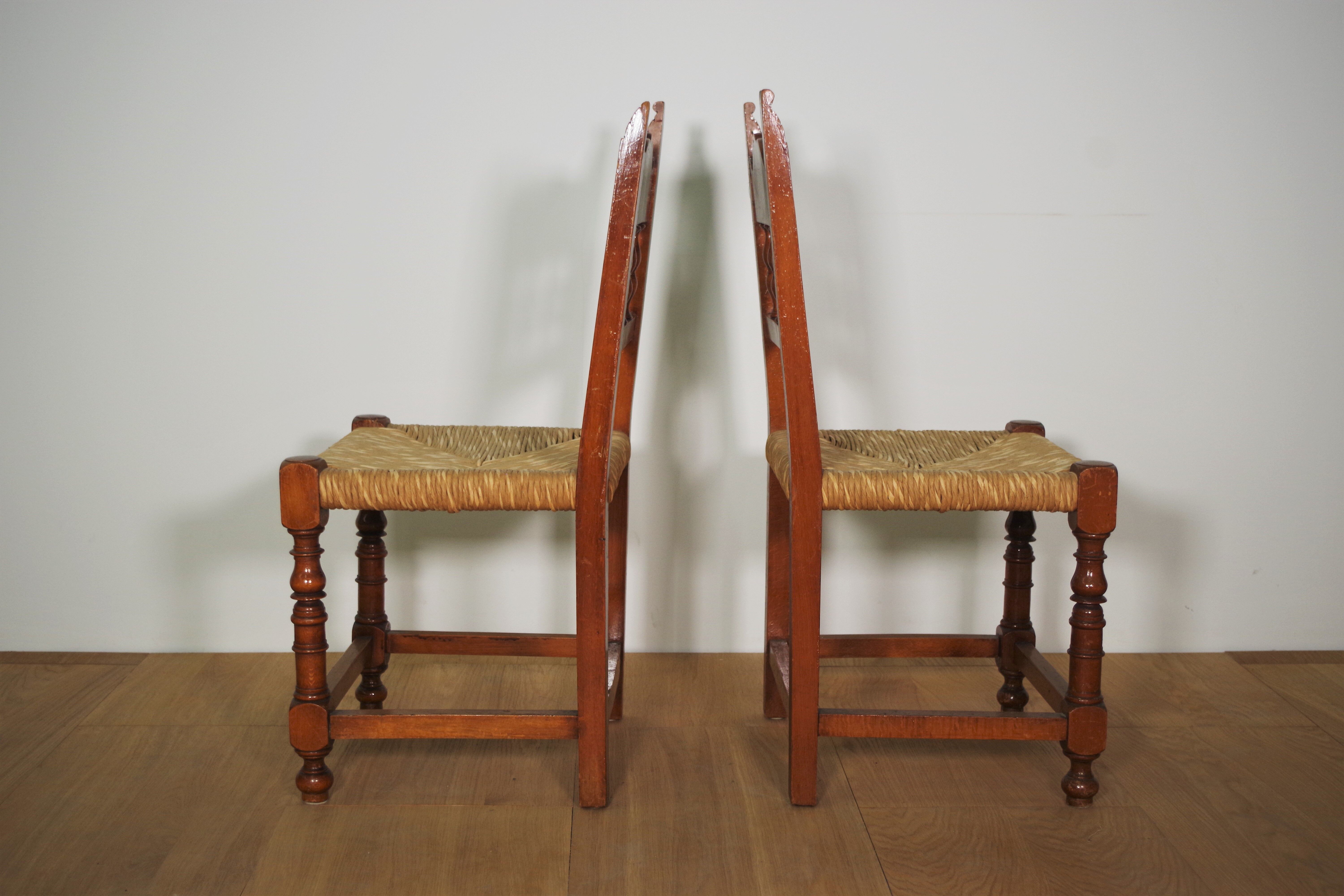 Wooden chairs, set of 2