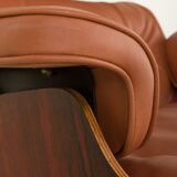 Fauteuil lounge avec repose-pieds en cuir aniline, conçu par Charles et Ray Eames