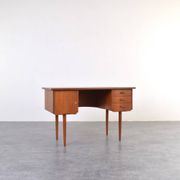 Bureau en teck danois des années 1960.