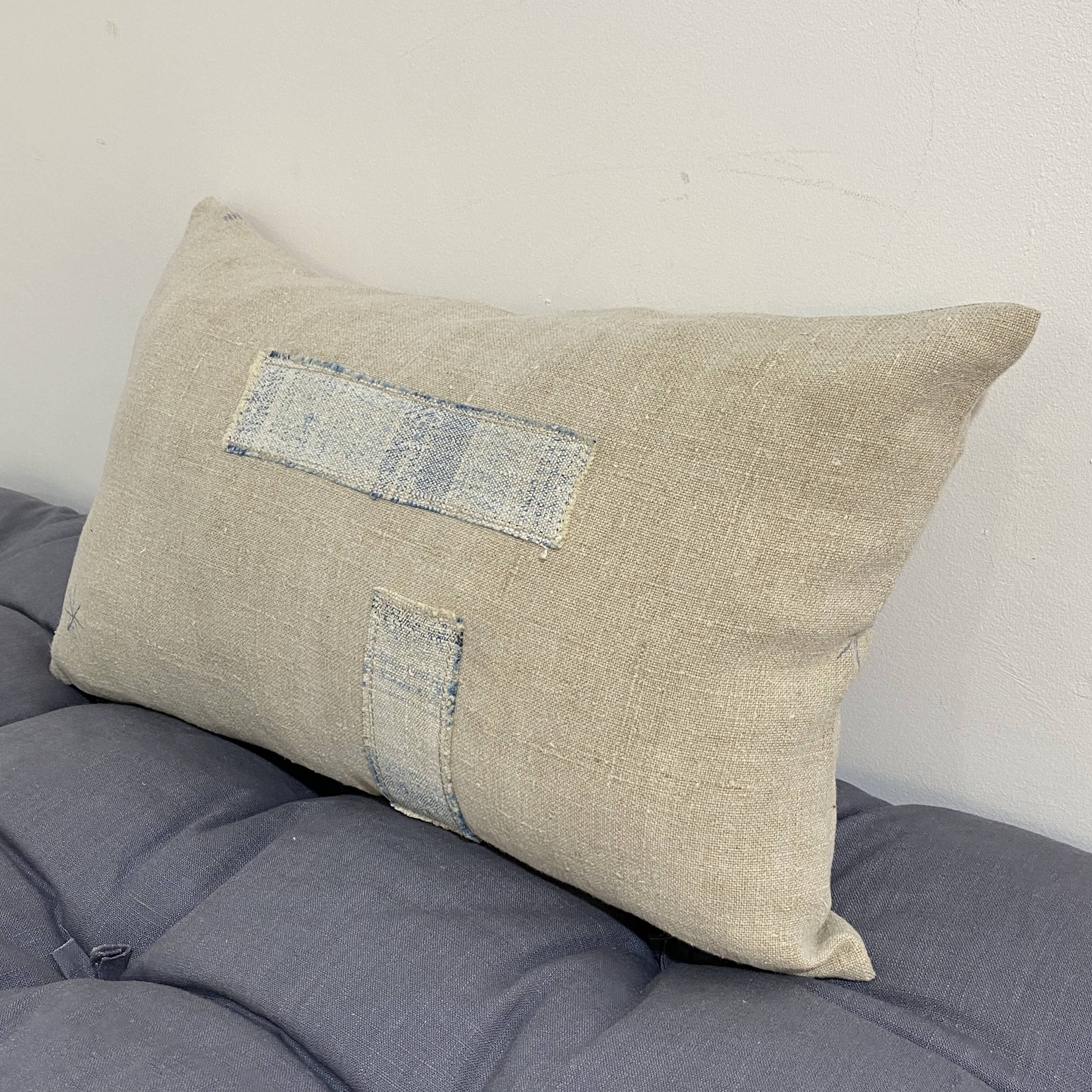 Coussin artisanal en toile ancienne style Kilim